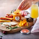 planche-aperotomatelégumesauberginemaincrackerscocktail-3_1696950938.webp